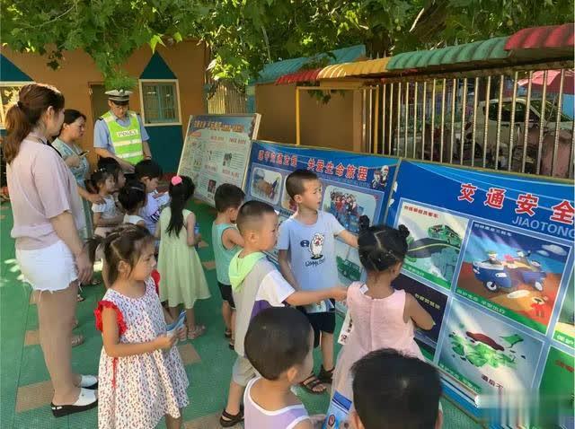 【鎮(zhèn)平交警】“七進”宣傳 | “大手拉小手”交通安全宣傳進幼兒園