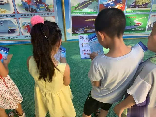 【鎮(zhèn)平交警】“七進”宣傳 | “大手拉小手”交通安全宣傳進幼兒園