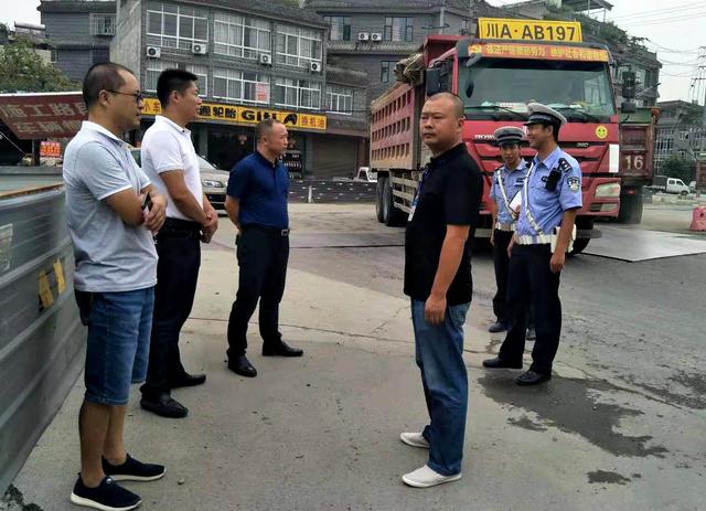 崇州市大劃鎮(zhèn)黨政領(lǐng)導(dǎo)檢查學校、幼兒園開學前安全