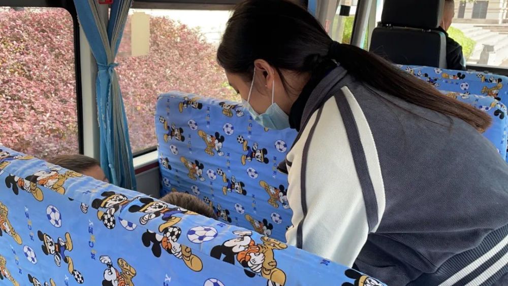 為愛護航，安全抵達——我校附屬幼兒園校車安全演練活動