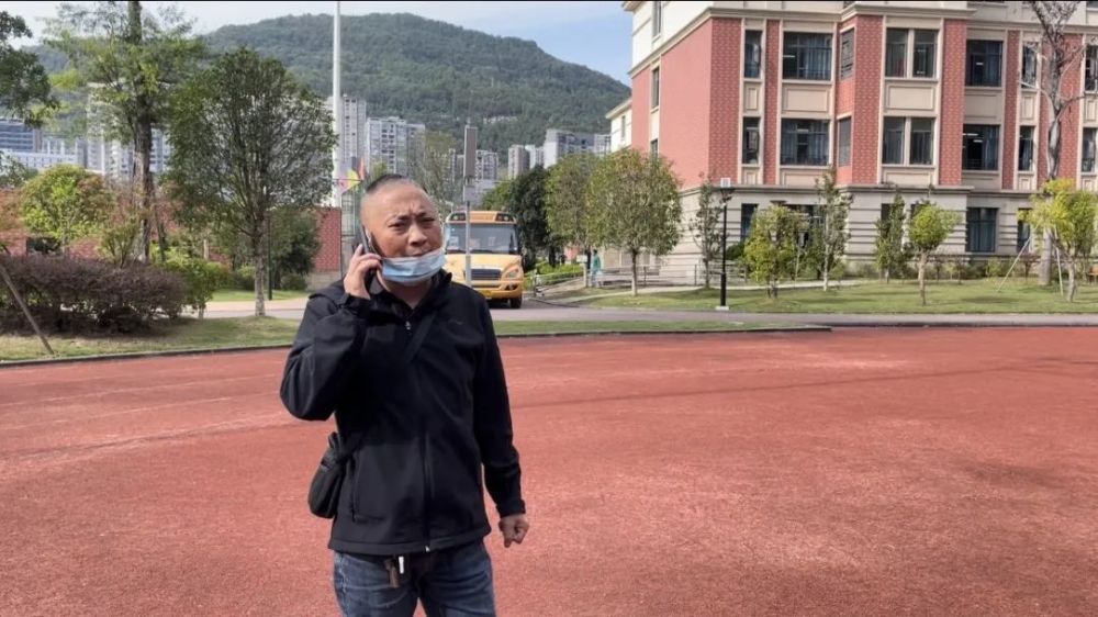 為愛護航，安全抵達——我校附屬幼兒園校車安全演練活動