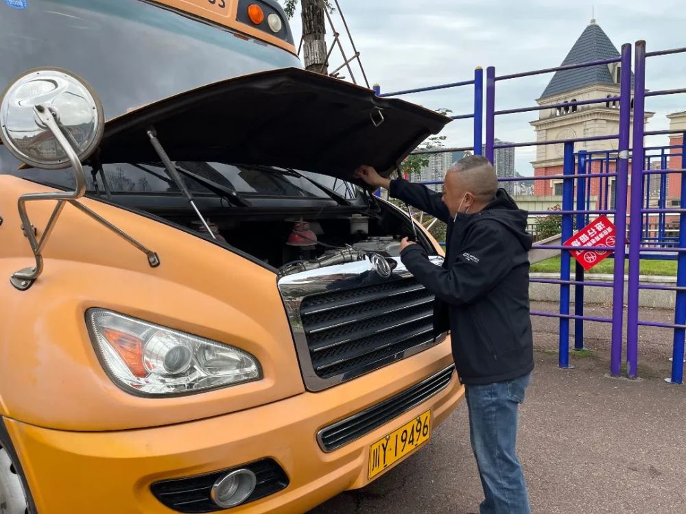 為愛護航，安全抵達——我校附屬幼兒園校車安全演練活動