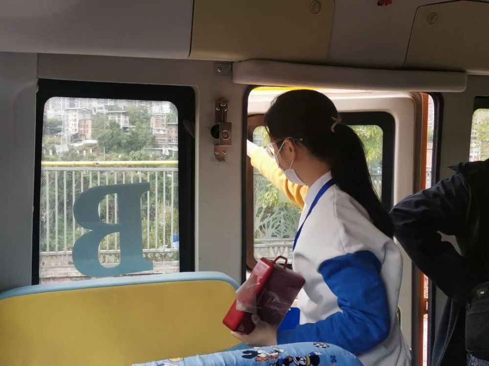 為愛護航，安全抵達——我校附屬幼兒園校車安全演練活動