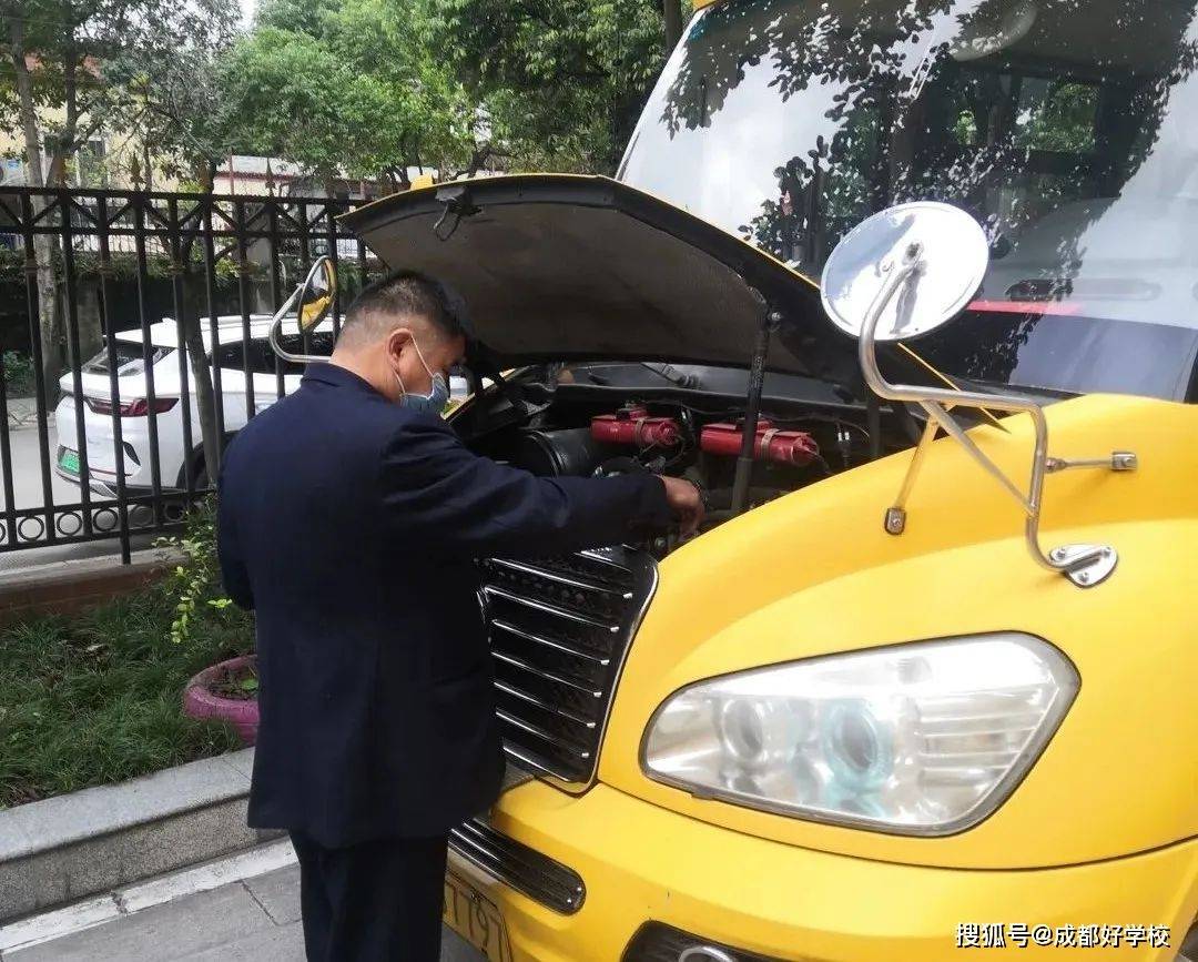 遇事不慌，聽從指揮！柏林陽光幼兒園校車安全演練，為愛護(hù)航！