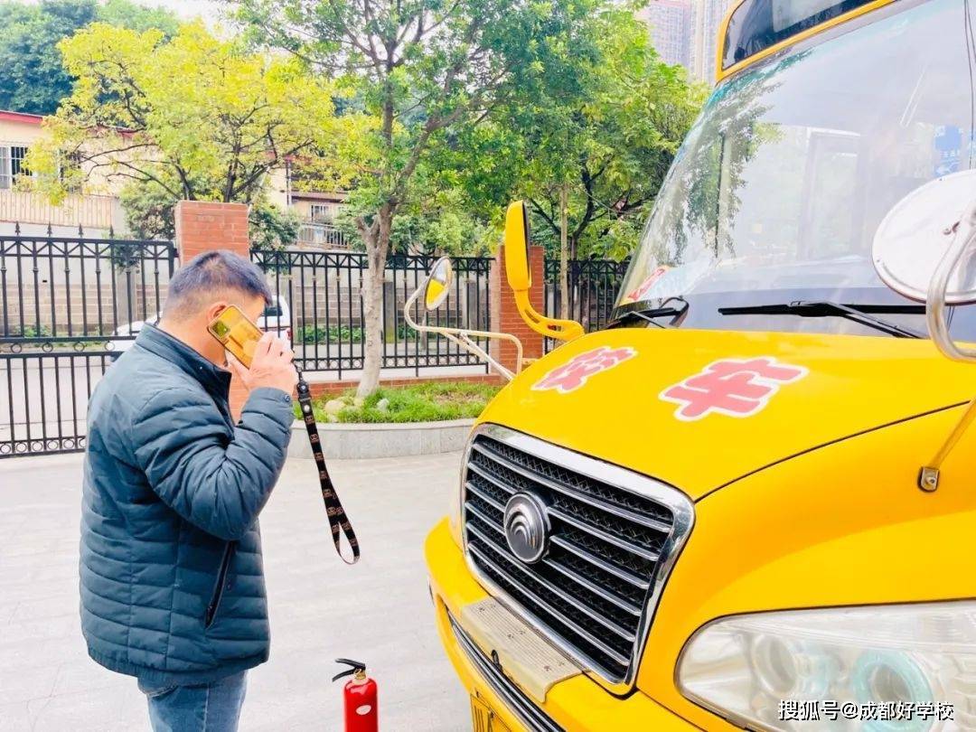 遇事不慌，聽從指揮！柏林陽光幼兒園校車安全演練，為愛護(hù)航！