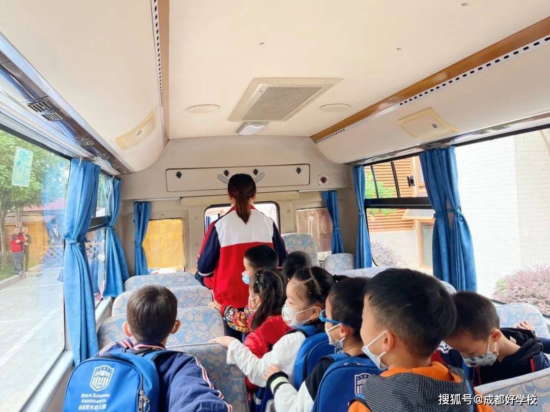 遇事不慌，聽從指揮！柏林陽光幼兒園校車安全演練，為愛護(hù)航！