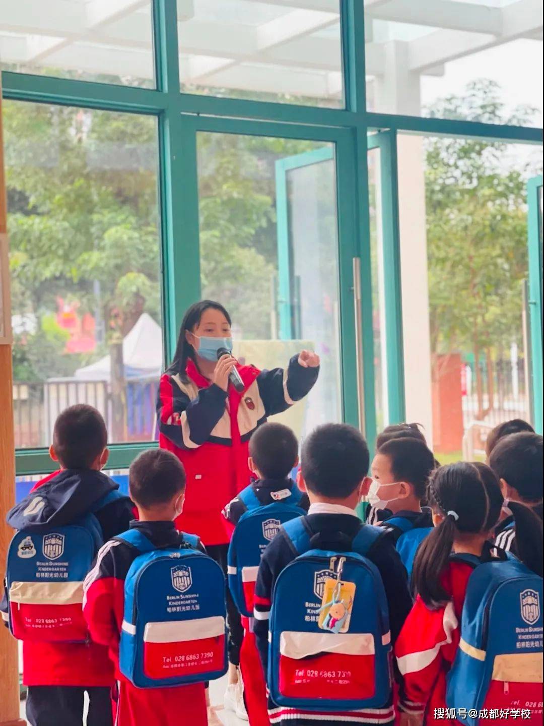 遇事不慌，聽從指揮！柏林陽光幼兒園校車安全演練，為愛護(hù)航！