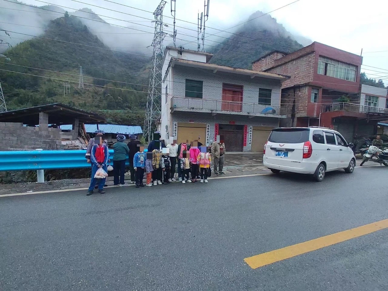 非法營(yíng)運(yùn)“黑校車”，貴州一駕駛員被依法判刑！