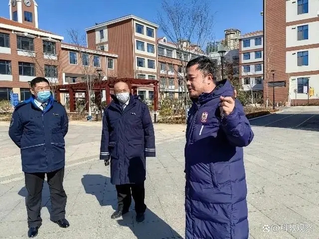 開(kāi)學(xué)安全第一課——嶗山區(qū)張村河小學(xué)開(kāi)展校車安全疏散應(yīng)急演練