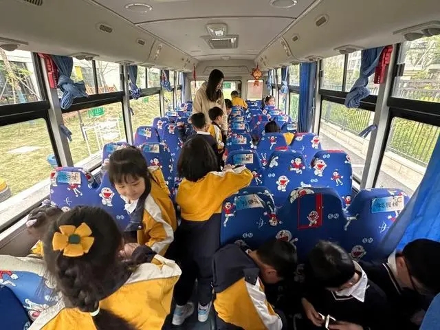 校車著火了可怎么辦？這家幼兒園進(jìn)行了安全應(yīng)急演練
