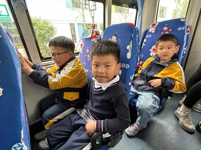校車著火了可怎么辦？這家幼兒園進(jìn)行了安全應(yīng)急演練