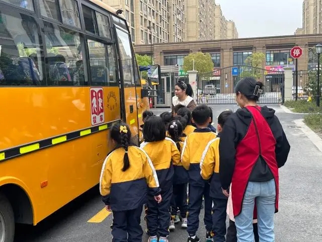校車著火了可怎么辦？這家幼兒園進(jìn)行了安全應(yīng)急演練