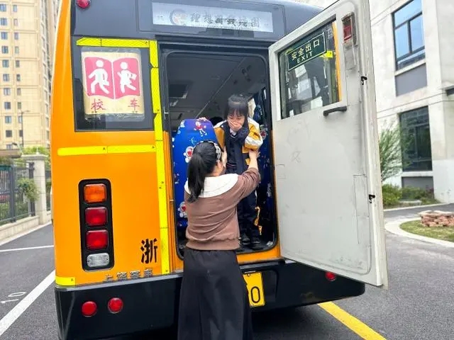 校車著火了可怎么辦？這家幼兒園進(jìn)行了安全應(yīng)急演練