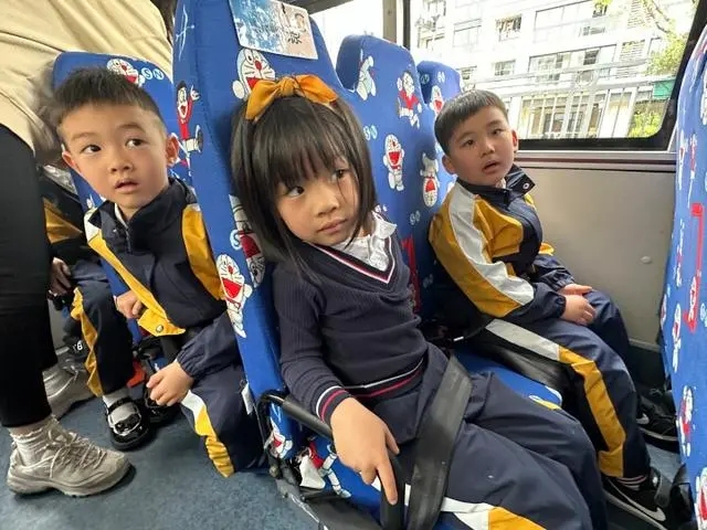 校車著火了可怎么辦？這家幼兒園進(jìn)行了安全應(yīng)急演練