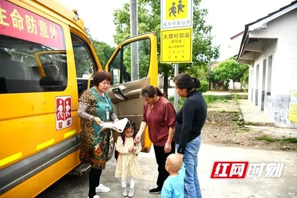 平安托起明天的太陽(yáng)——常德市公安局交警支隊(duì)校車安全管理工作紀(jì)實(shí) 平安托起明天的太陽(yáng)——常德市公安局交警支隊(duì)校車安全管理工作紀(jì)實(shí)
