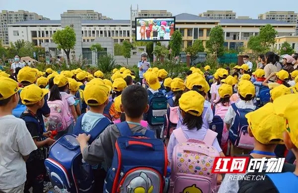平安托起明天的太陽(yáng)——常德市公安局交警支隊(duì)校車安全管理工作紀(jì)實(shí) 平安托起明天的太陽(yáng)——常德市公安局交警支隊(duì)校車安全管理工作紀(jì)實(shí)