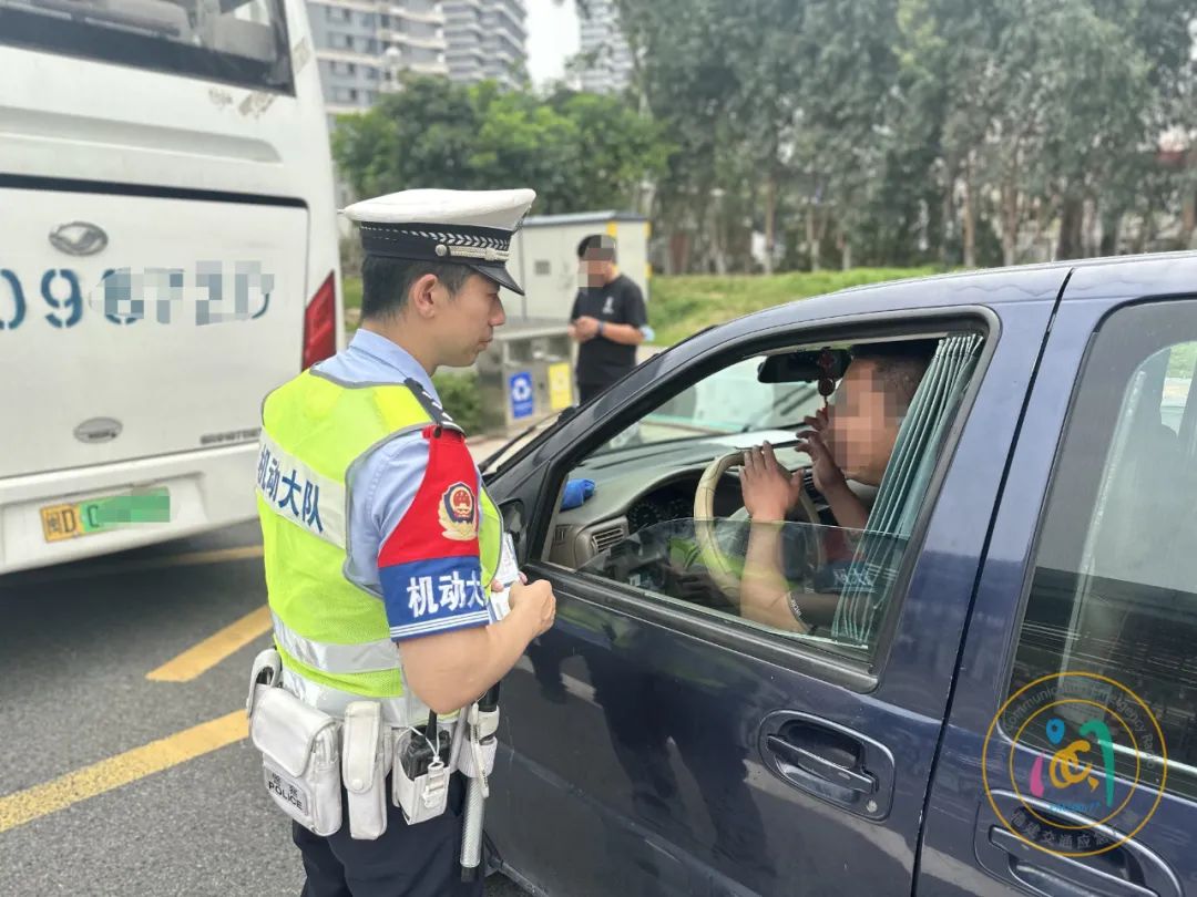 兩輛“黑校車”，被查！