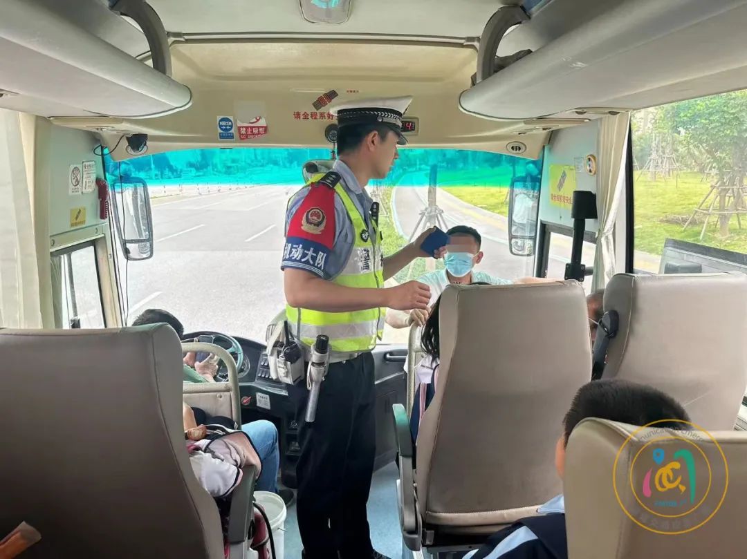 兩輛“黑校車”，被查！