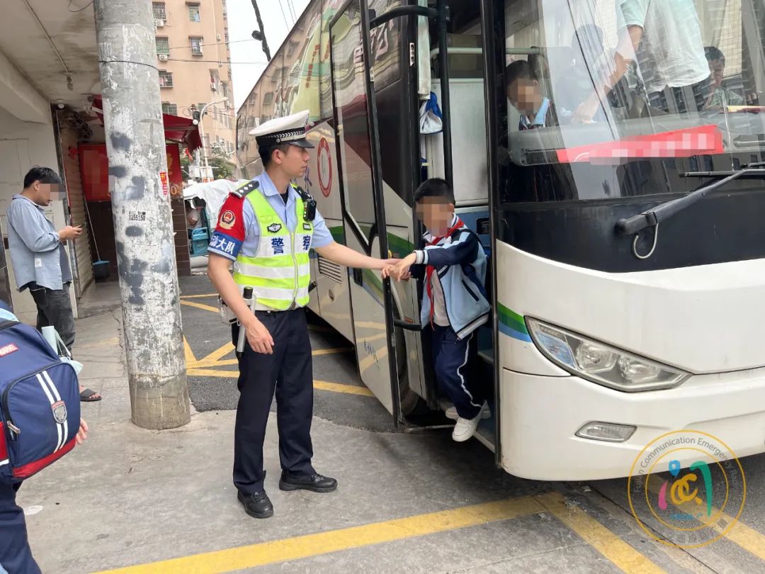 兩輛“黑校車”，被查！