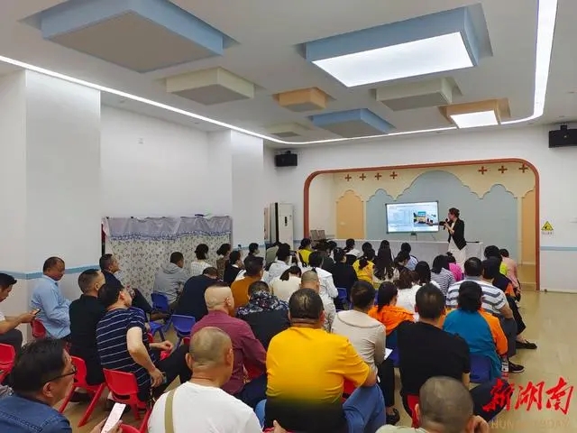 校車安全無小事，岳塘區(qū)開展校車安全培訓(xùn)暨應(yīng)急疏散演練