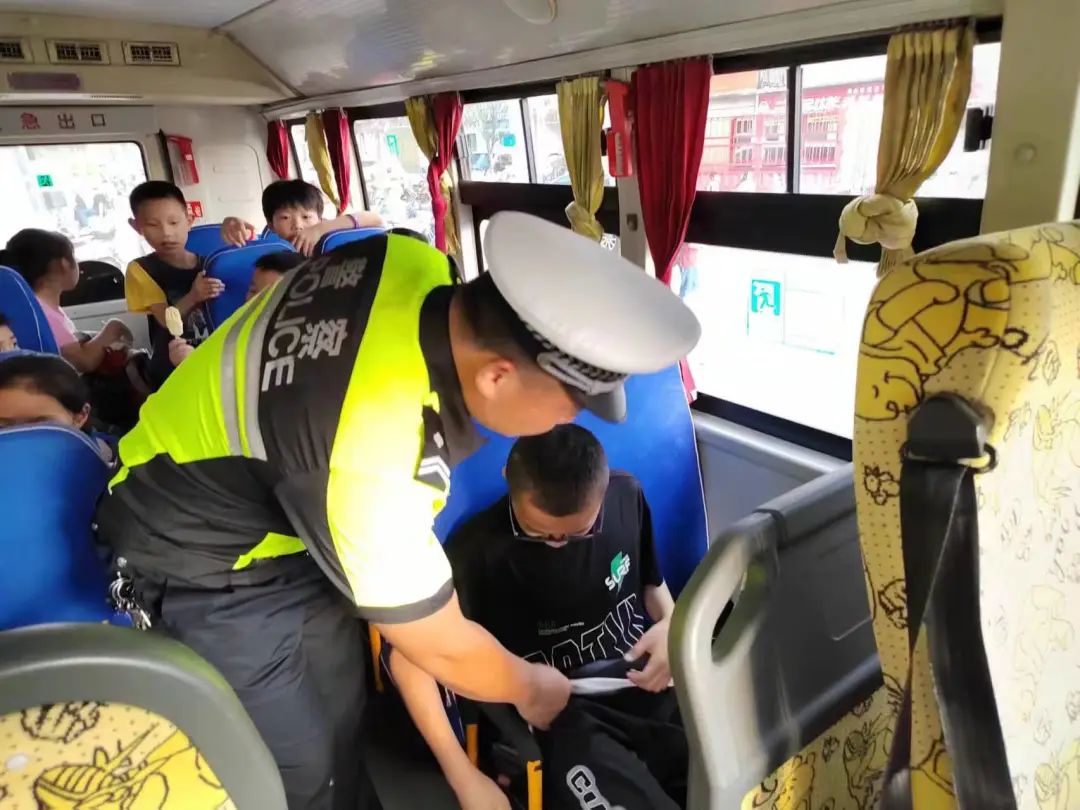 校車乘坐指南，請務(wù)必收下！