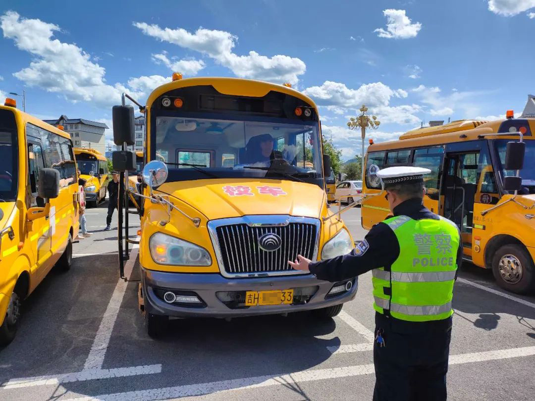 【工作動(dòng)態(tài)】校車安全系萬(wàn)家！龍井交警開(kāi)展校車安全大檢查
