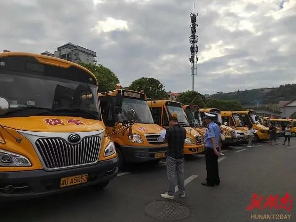 保靖公安:以警示約談促校車安全監(jiān)管環(huán)境優(yōu)化 保靖公安:以警示約談促校車安全監(jiān)管環(huán)境優(yōu)化