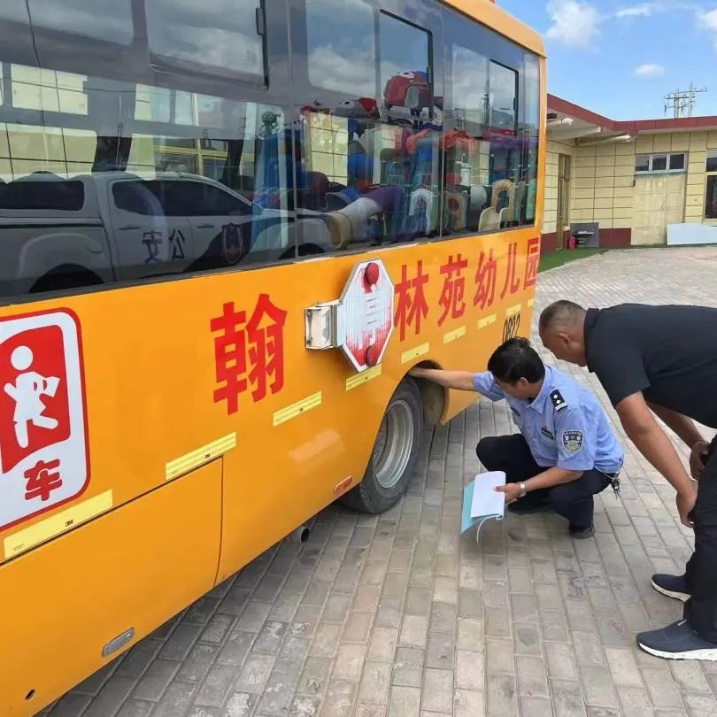 交警二大隊走進(jìn)17家幼兒園 嚴(yán)把校車“安全關(guān)” | 夏季交通安全整治