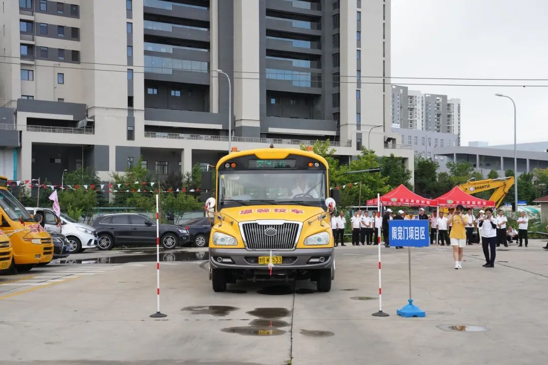 校車駕駛員技能“大比武” | 2000余名“老司機”亮出真功夫