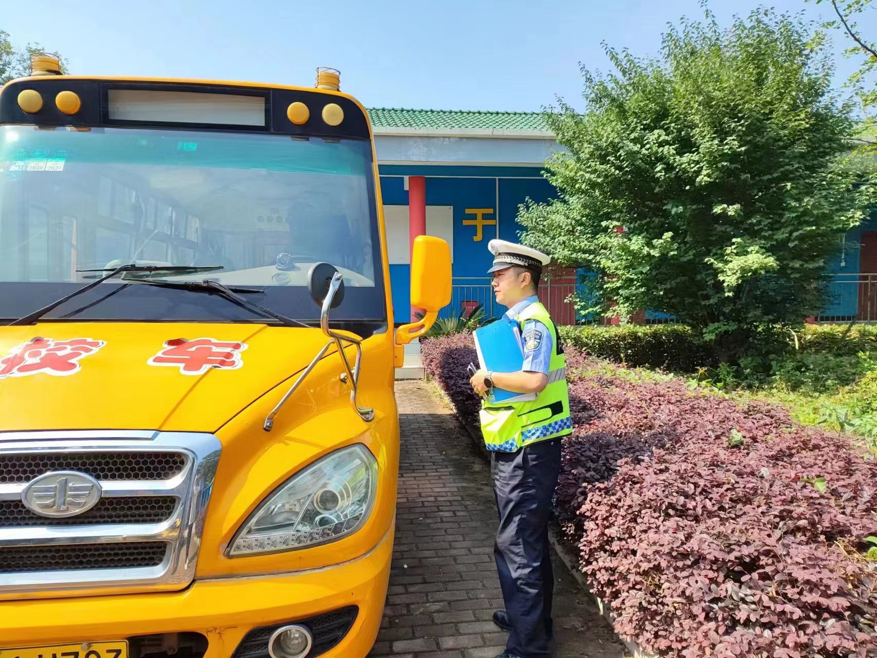 擰緊校車“安全閥”，護(hù)航平安上學(xué)路