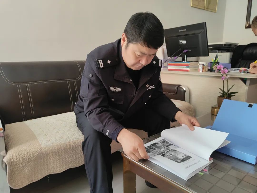 “幼”見交警 安全“童”行 交警二大隊走進幼兒園開展交通安全宣傳及校車檢查行動