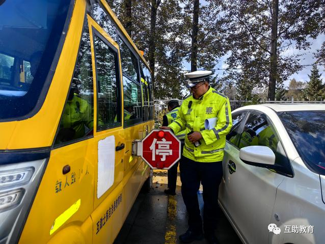 把好校車(chē)安全關(guān) 守護(hù)幼兒平安行