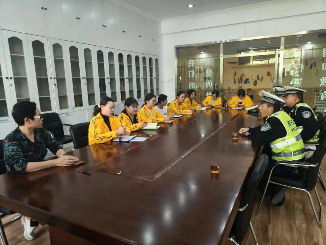 平安建設(shè) | 走進(jìn)轄區(qū)幼兒園 開展校車安全大檢查 圖片