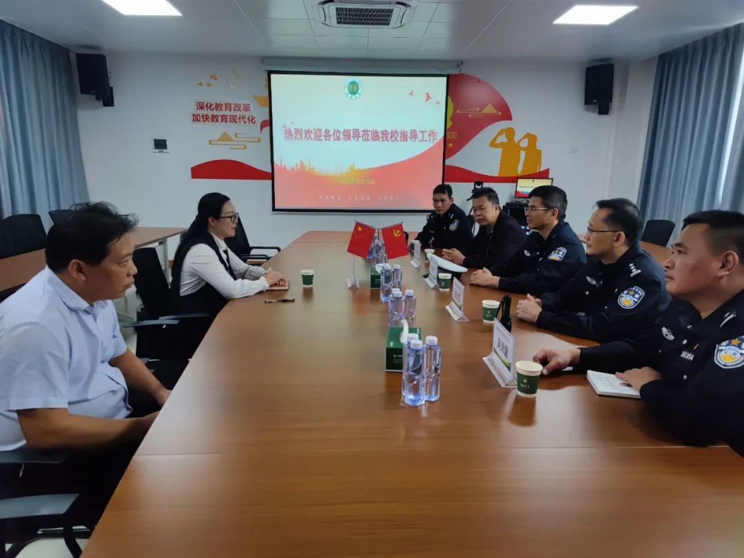 筑牢安全防線——古鎮(zhèn)新徽學(xué)校迎接校車運行安全大檢查 圖片