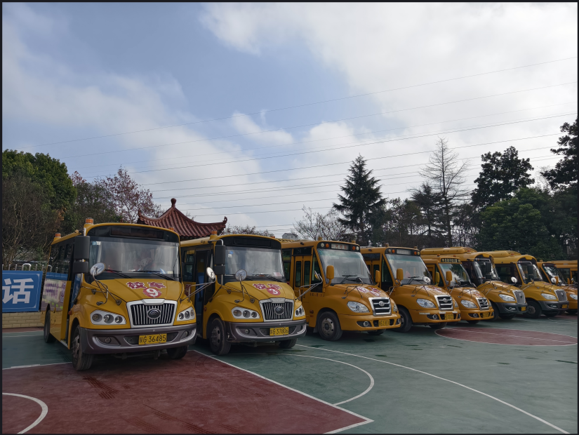 江南片區(qū)開展校車安全專項(xiàng)檢查/ 圖片