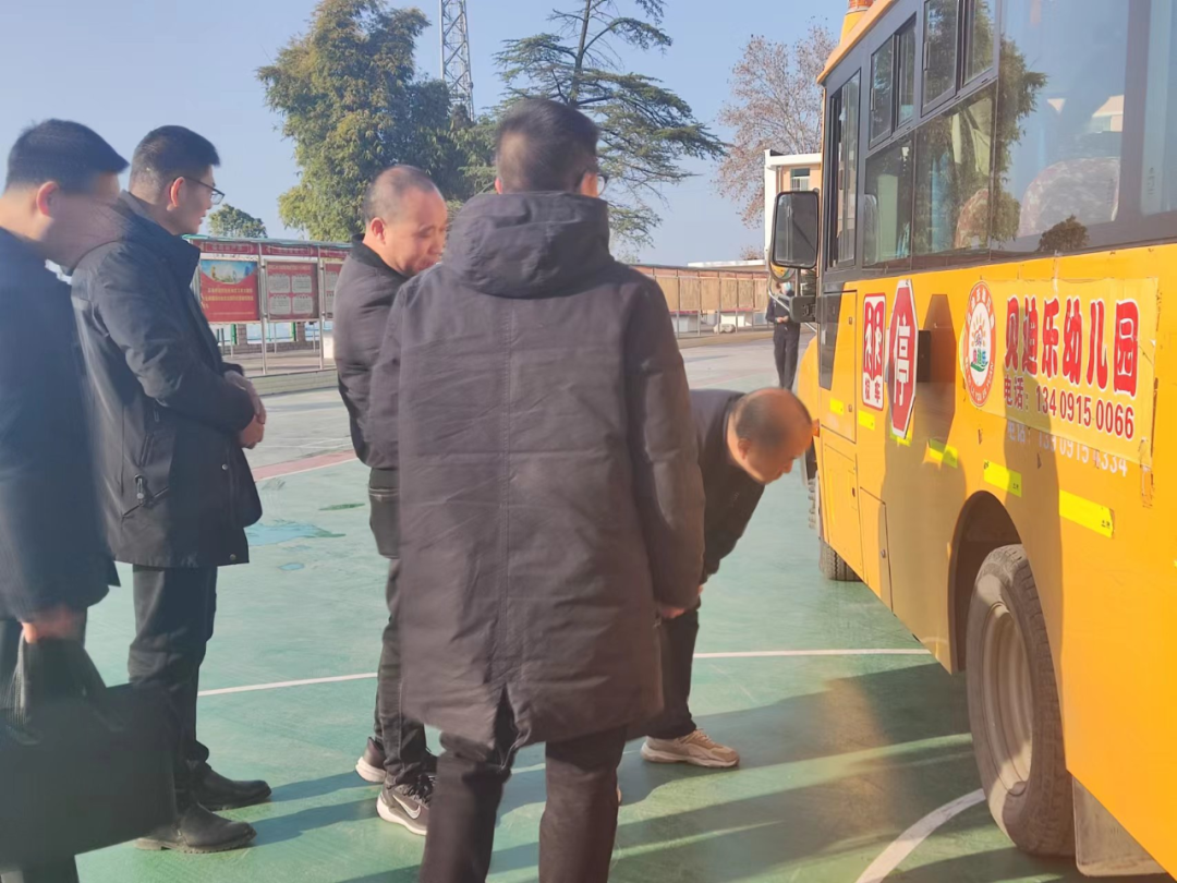 江南片區(qū)開展校車安全專項(xiàng)檢查/ 圖片