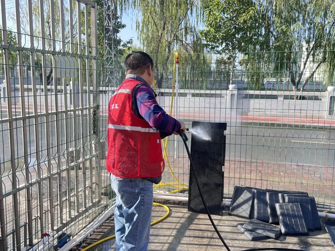 用心呵護 用愛護航 | 為確保新學(xué)期校車安全運行，校車大掃除保養(yǎng)很重要