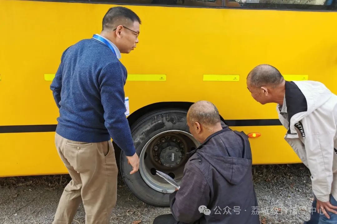荔城街開展2024年春季開學(xué)前校車安全管理聯(lián)合大檢查/ 圖片