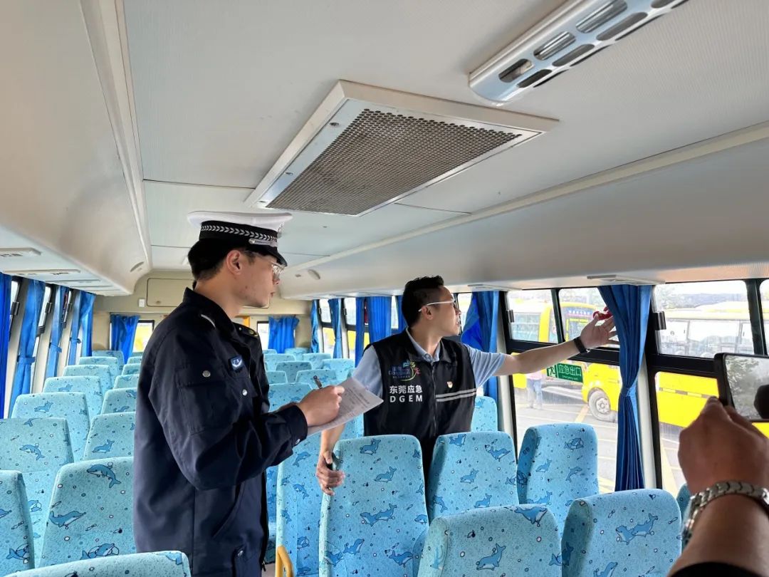 新學(xué)期啟航，萬江交警大隊(duì)攜手多方力量開展校車安全大檢查