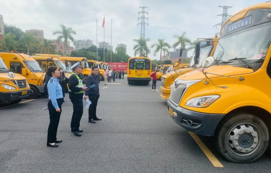 麻涌交警開展全鎮(zhèn)校車安全大檢查/ 圖片