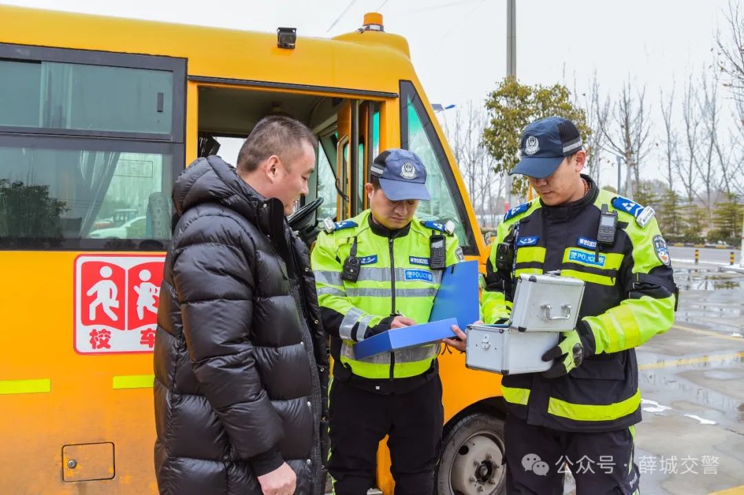 開學(xué)準(zhǔn)備第一步:校車“體檢” 圖片