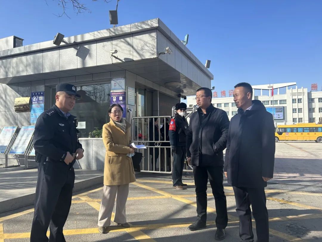 強化校車安全“大檢查” 擰緊校車出行“安全閥”—— 酒泉第五中學(xué)護航開學(xué)季