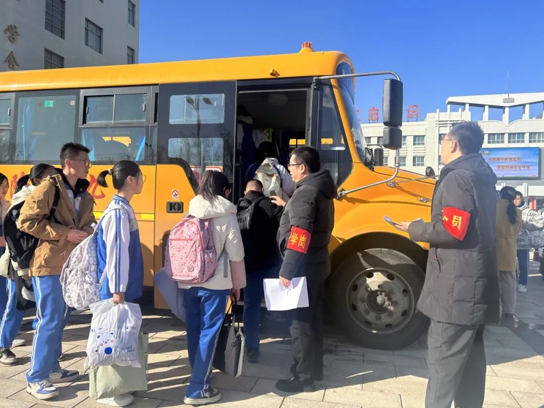 強化校車安全“大檢查” 擰緊校車出行“安全閥”—— 酒泉第五中學(xué)護航開學(xué)季