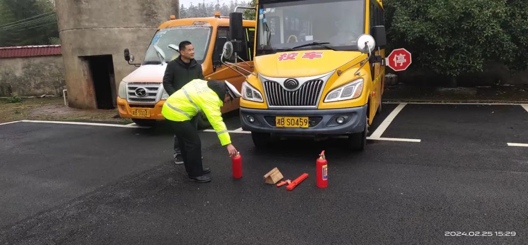 開(kāi)學(xué)季|擰緊校車“安全閥” 筑牢學(xué)生“平安路” 圖片