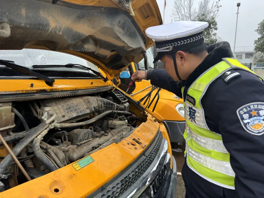 開(kāi)學(xué)季|擰緊校車“安全閥” 筑牢學(xué)生“平安路” 圖片
