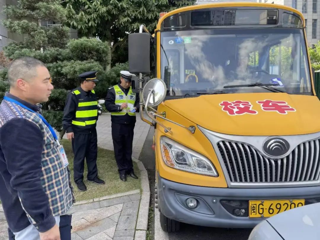 區(qū)教育局等四部門開展校車安全管理檢查指導(dǎo)/ 圖片