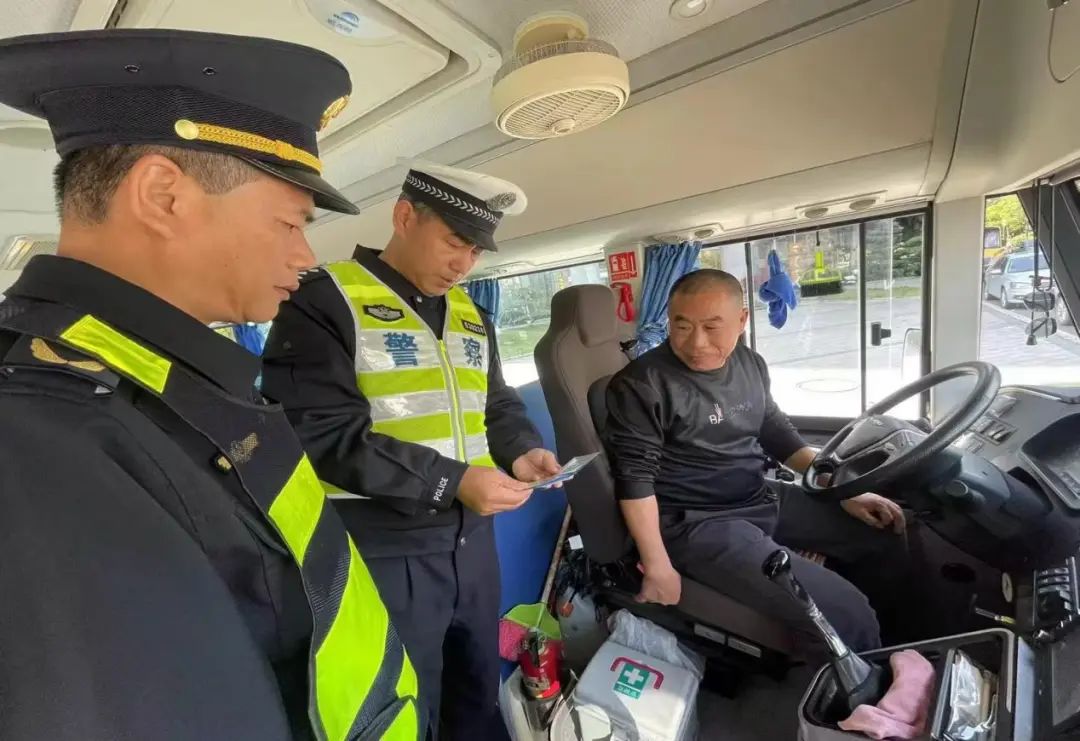 區(qū)教育局等四部門開展校車安全管理檢查指導(dǎo)/ 圖片