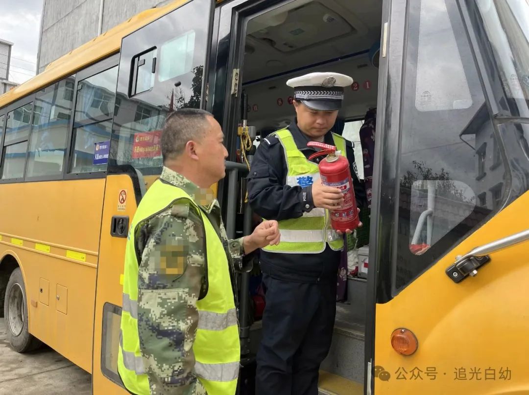 羅田縣城東幼兒園白廟河園區(qū)校車安全隱患排查/ 羅田縣城東幼兒園白廟河園區(qū)校車安全隱患排查