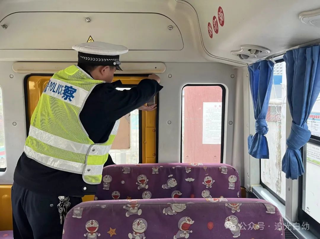 羅田縣城東幼兒園白廟河園區(qū)校車安全隱患排查/ 圖片