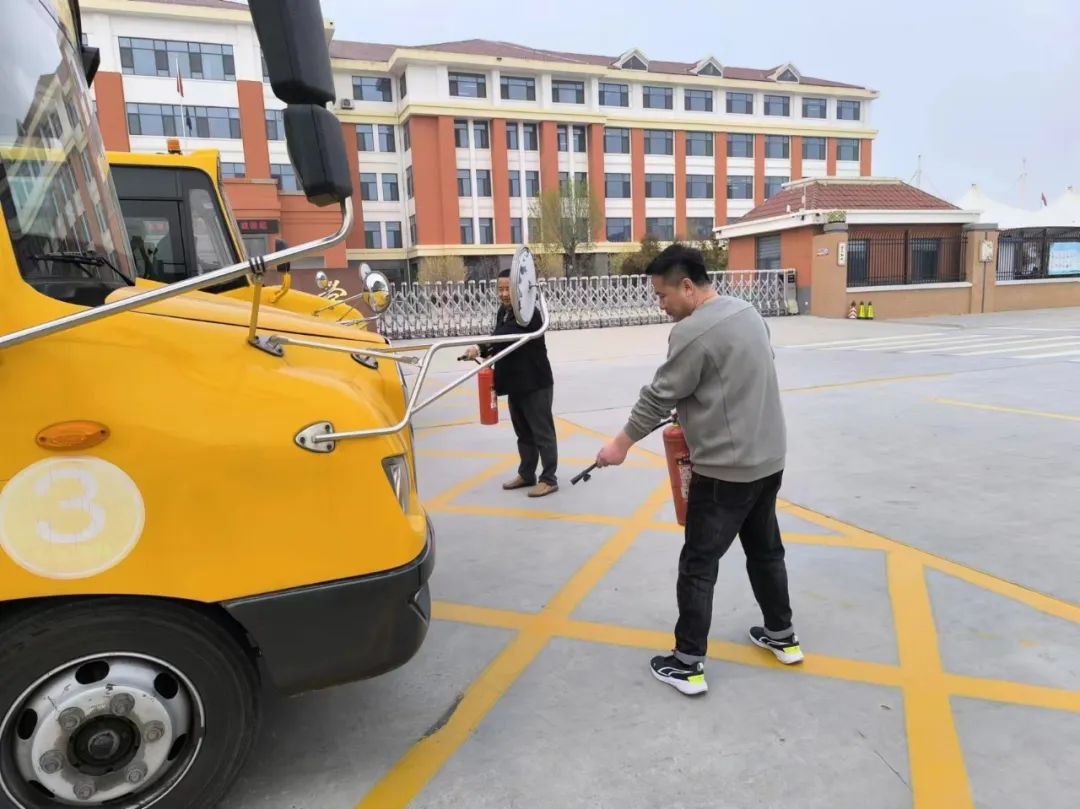 校園安全|高唐縣春長小學(xué)開展校車應(yīng)急逃生安全演練 圖片